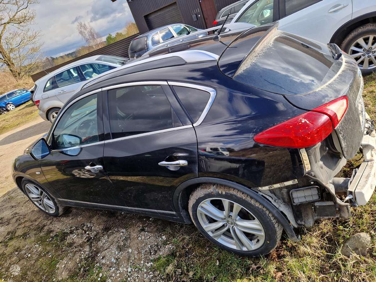 Infiniti EX30 по частям