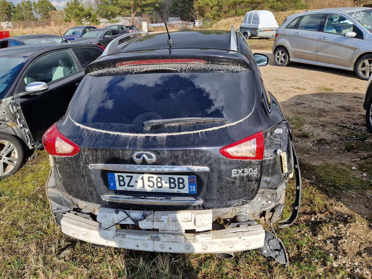Infiniti EX30 dalimis