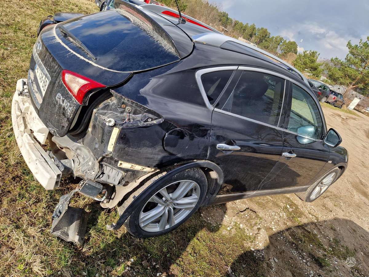Infiniti EX30 dalimis