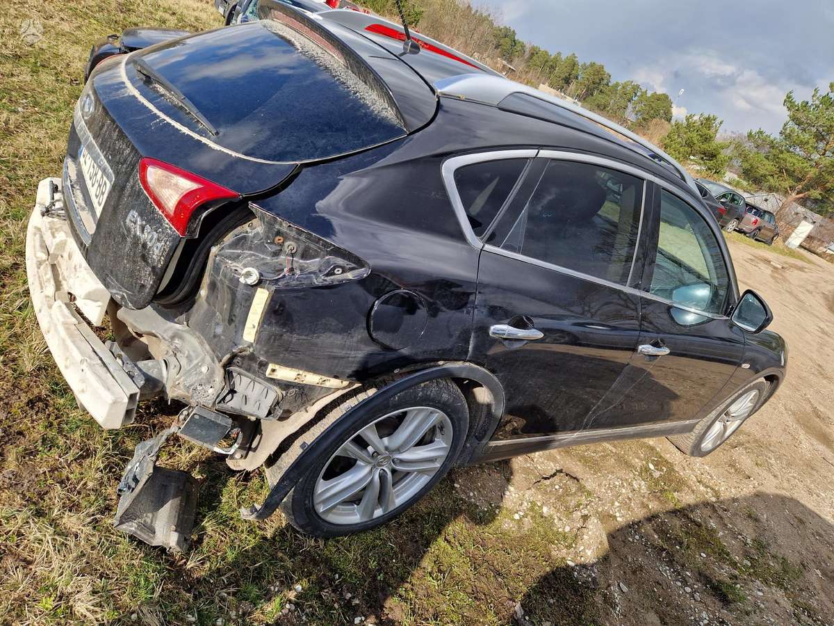 Infiniti EX30 for parts