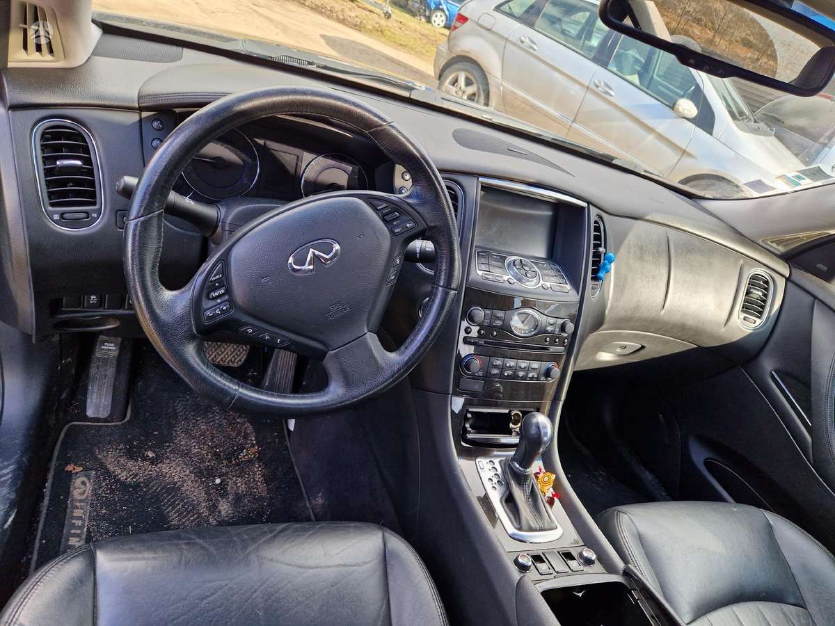 Infiniti EX30 по частям