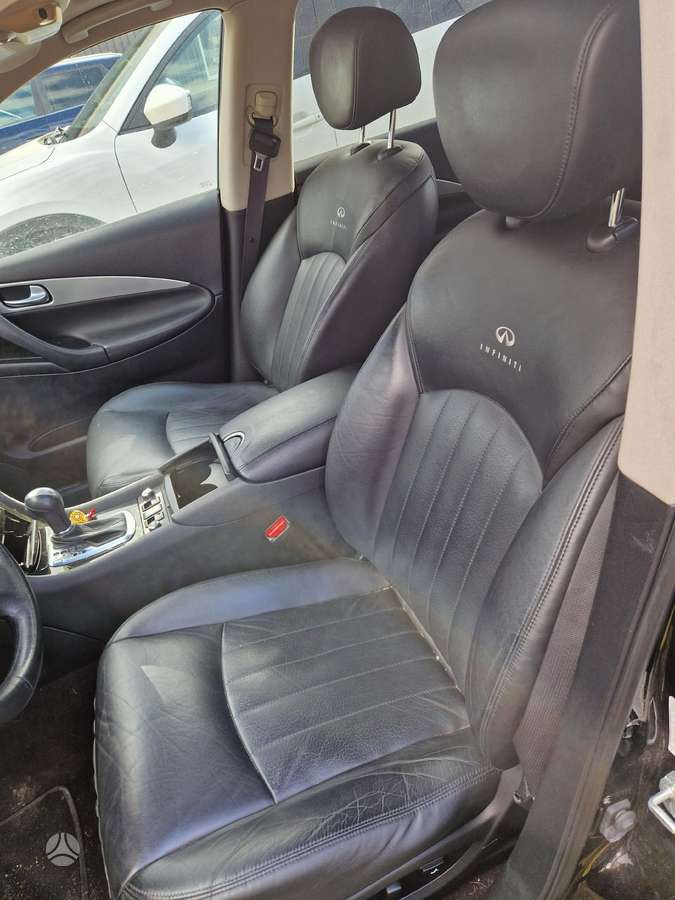 Infiniti EX30 dalimis