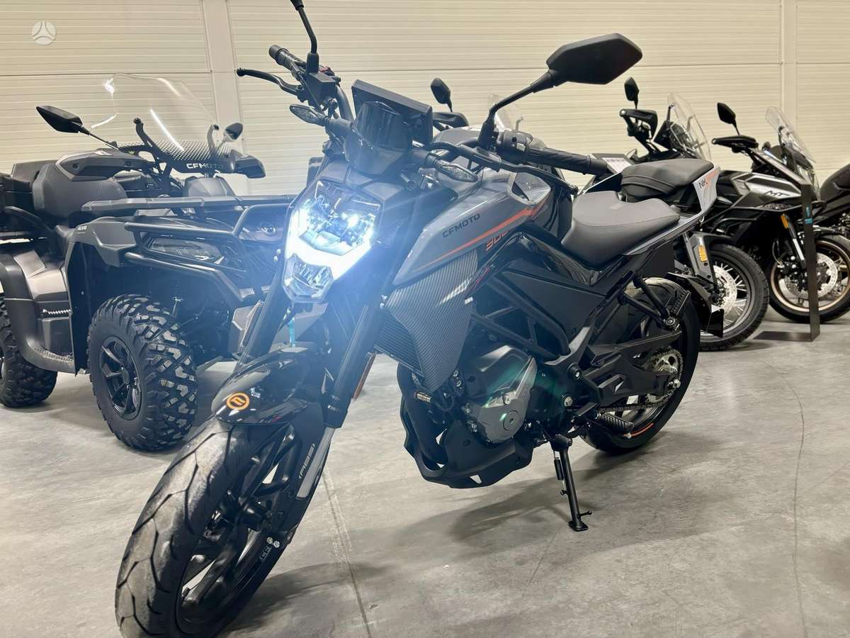 CFMOTO 300NK 293cc, street / classic