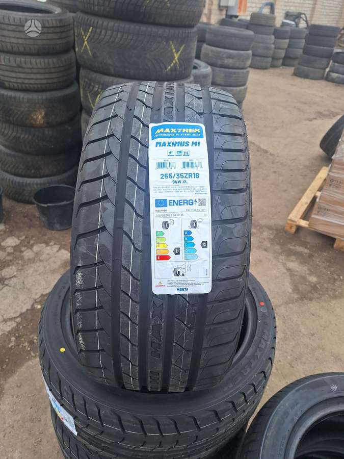 Maxtrek, summer 255/35 R18
