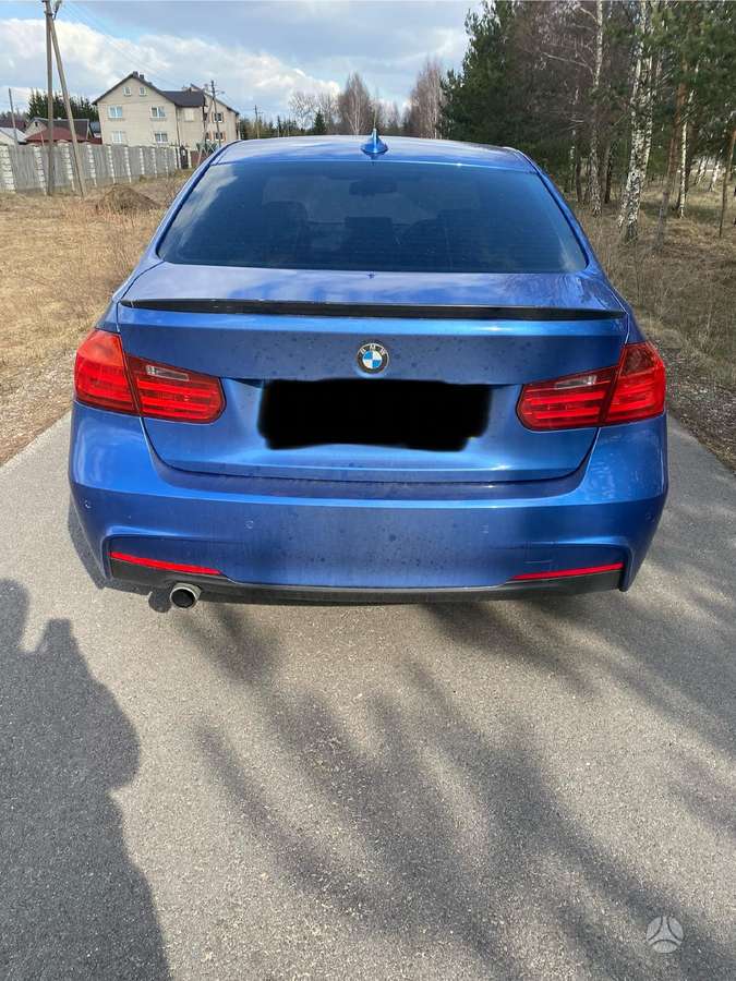 BMW 320 dalimis