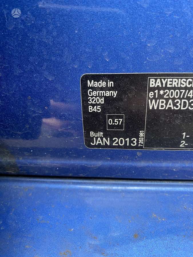 BMW 320 dalimis
