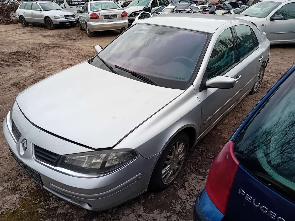 Renault Laguna dalimis