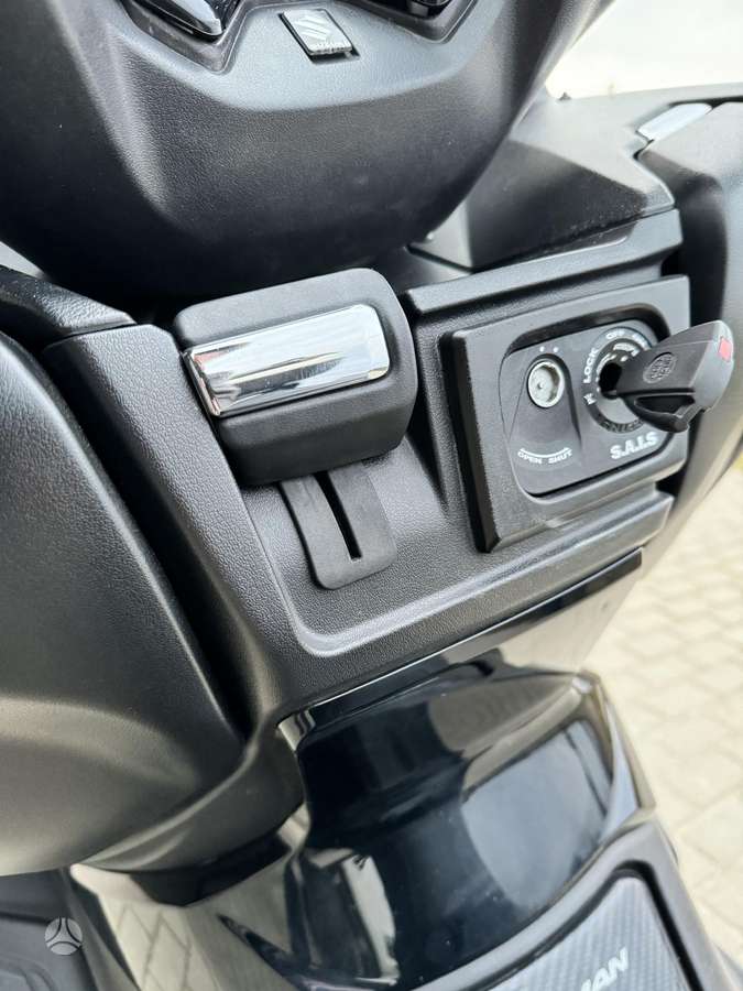 Suzuki Burgman, scooters / mopeds
