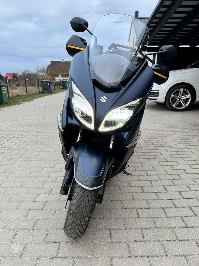Suzuki Burgman, scooters / mopeds