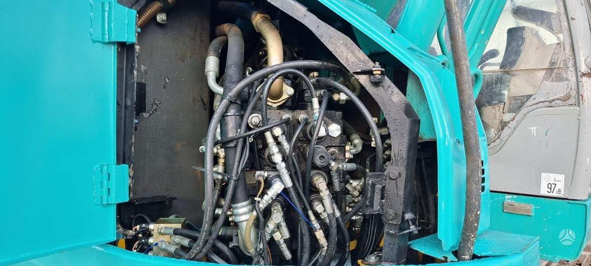 Kobelco SK 235 SR-2, ekskavatoriai
