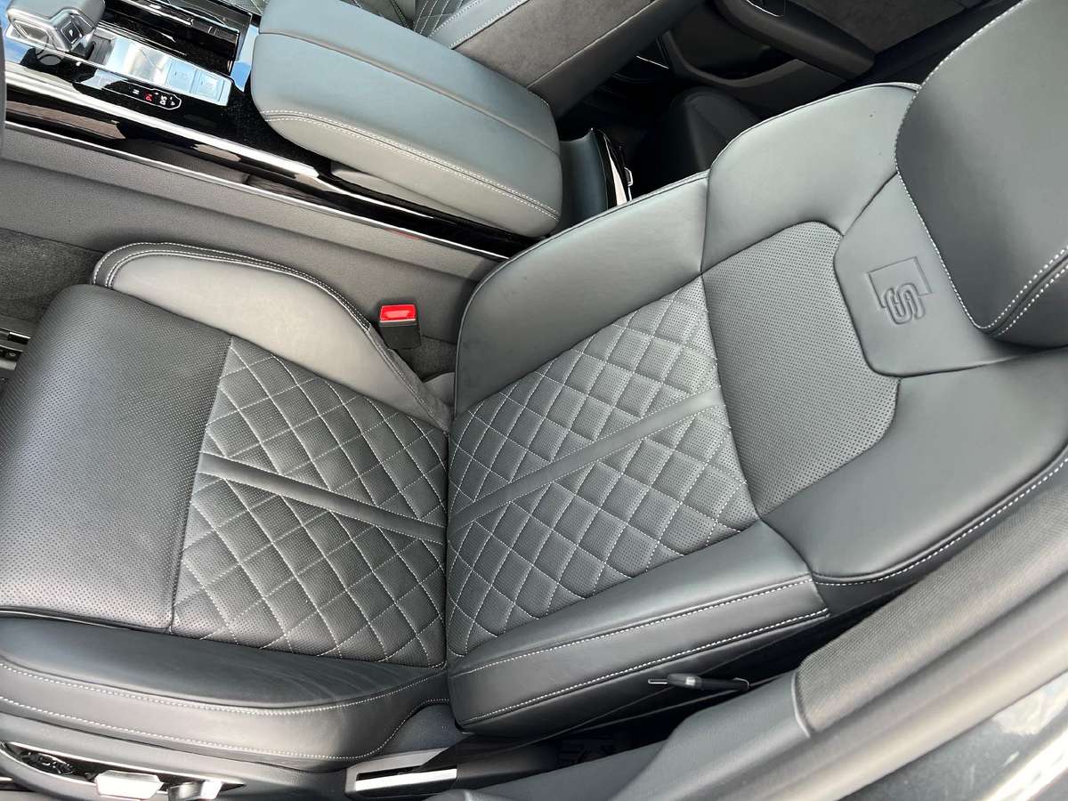 Audi A8, 3.0 l., Седан