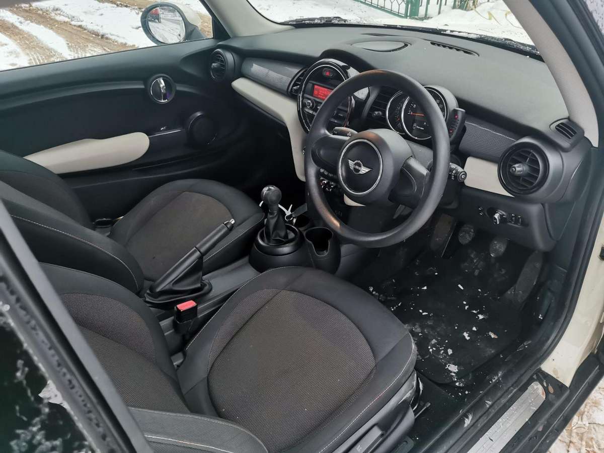 Mini Cooper dalimis