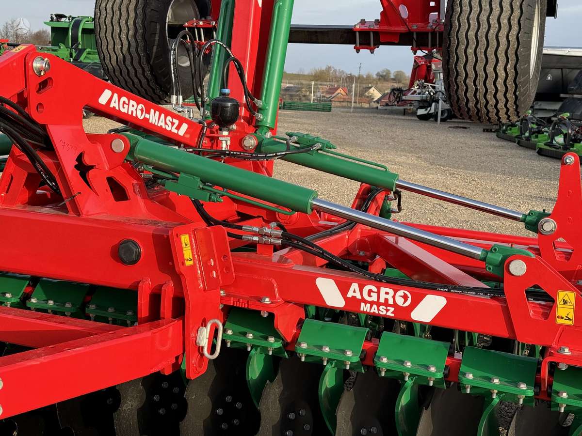 AGRO-MASZ BTH40, скребки, скрубберы