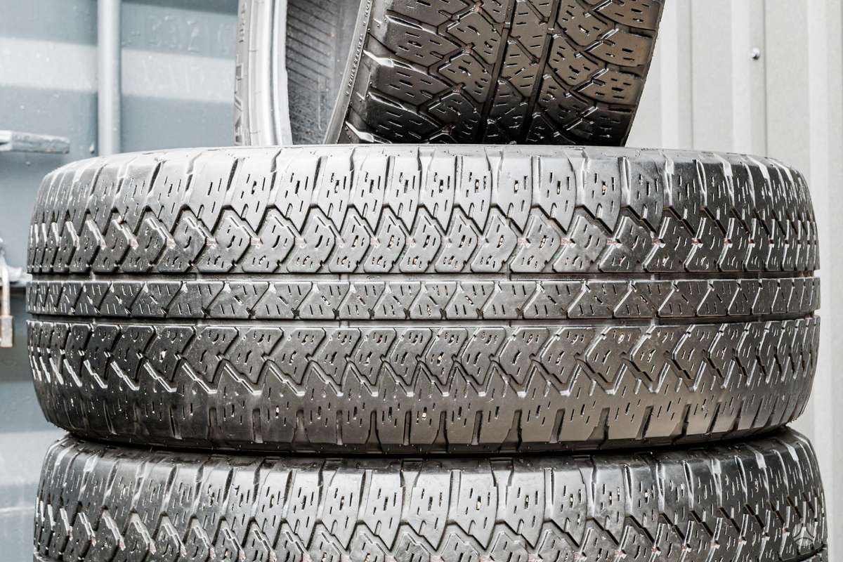 Bridgestone Dueler A/T, всесезонные 285/45 R22