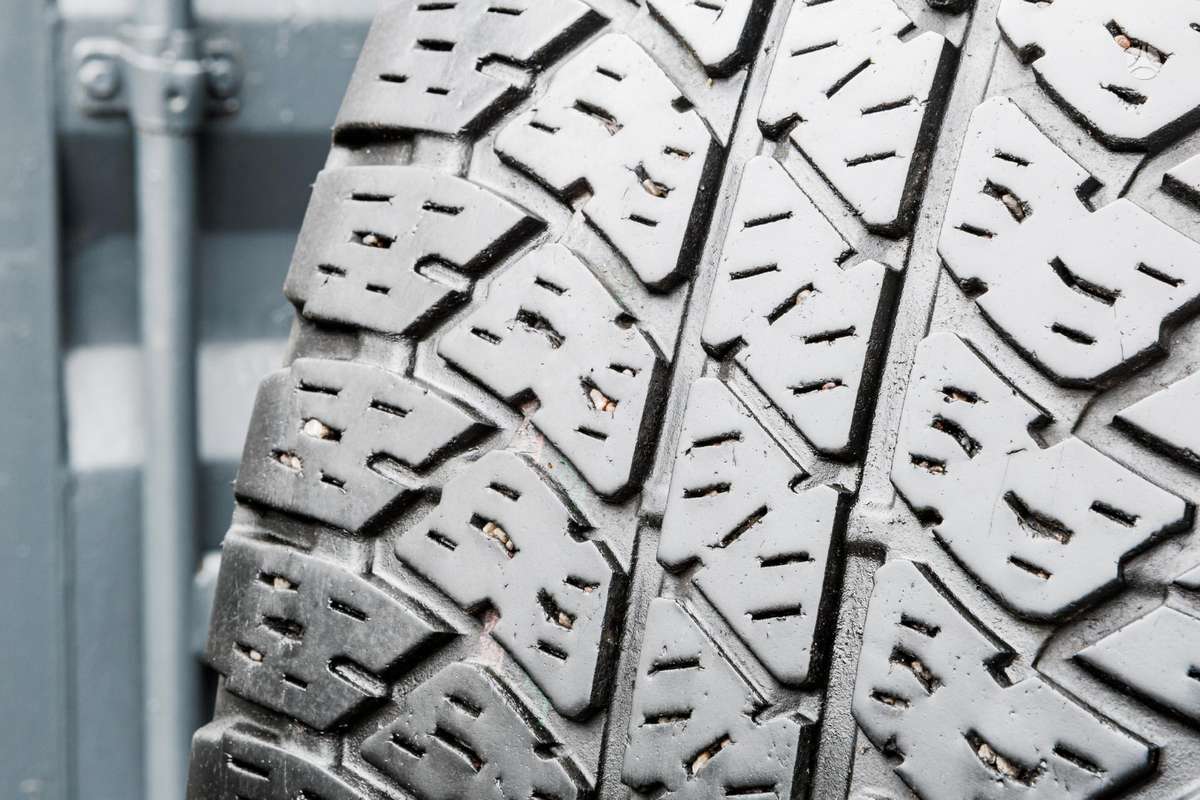 Bridgestone Dueler A/T, всесезонные 285/45 R22