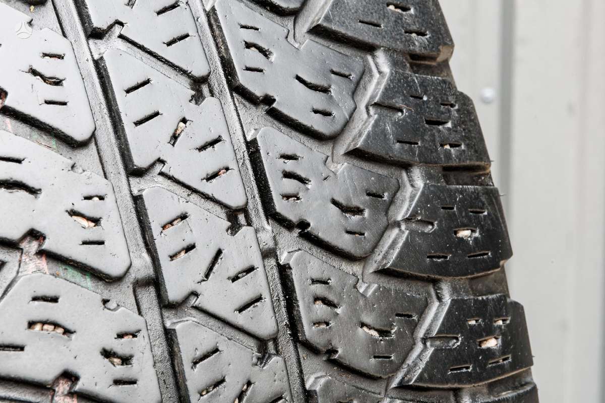 Bridgestone Dueler A/T, всесезонные 285/45 R22