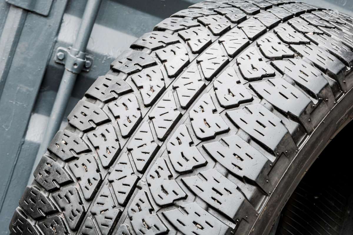 Bridgestone Dueler A/T, всесезонные 285/45 R22