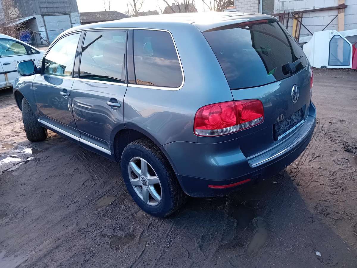 Volkswagen Touareg dalimis
