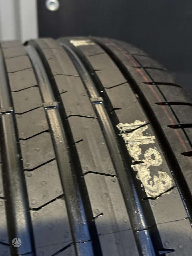 Pirelli P ZERO PZ4, summer 225/45 R19
