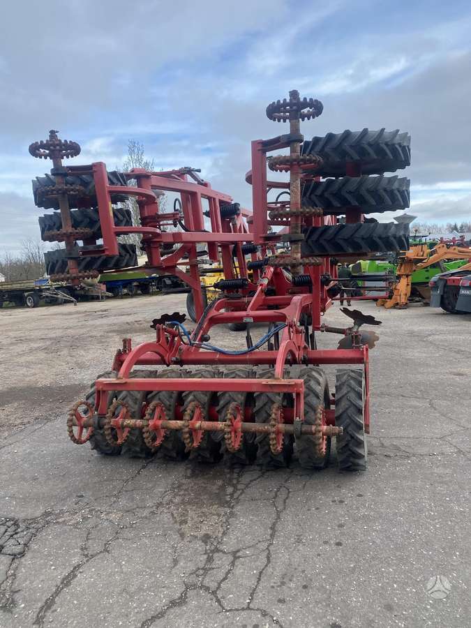 Horsch Tiger 4AS, scrapers, scrubbers