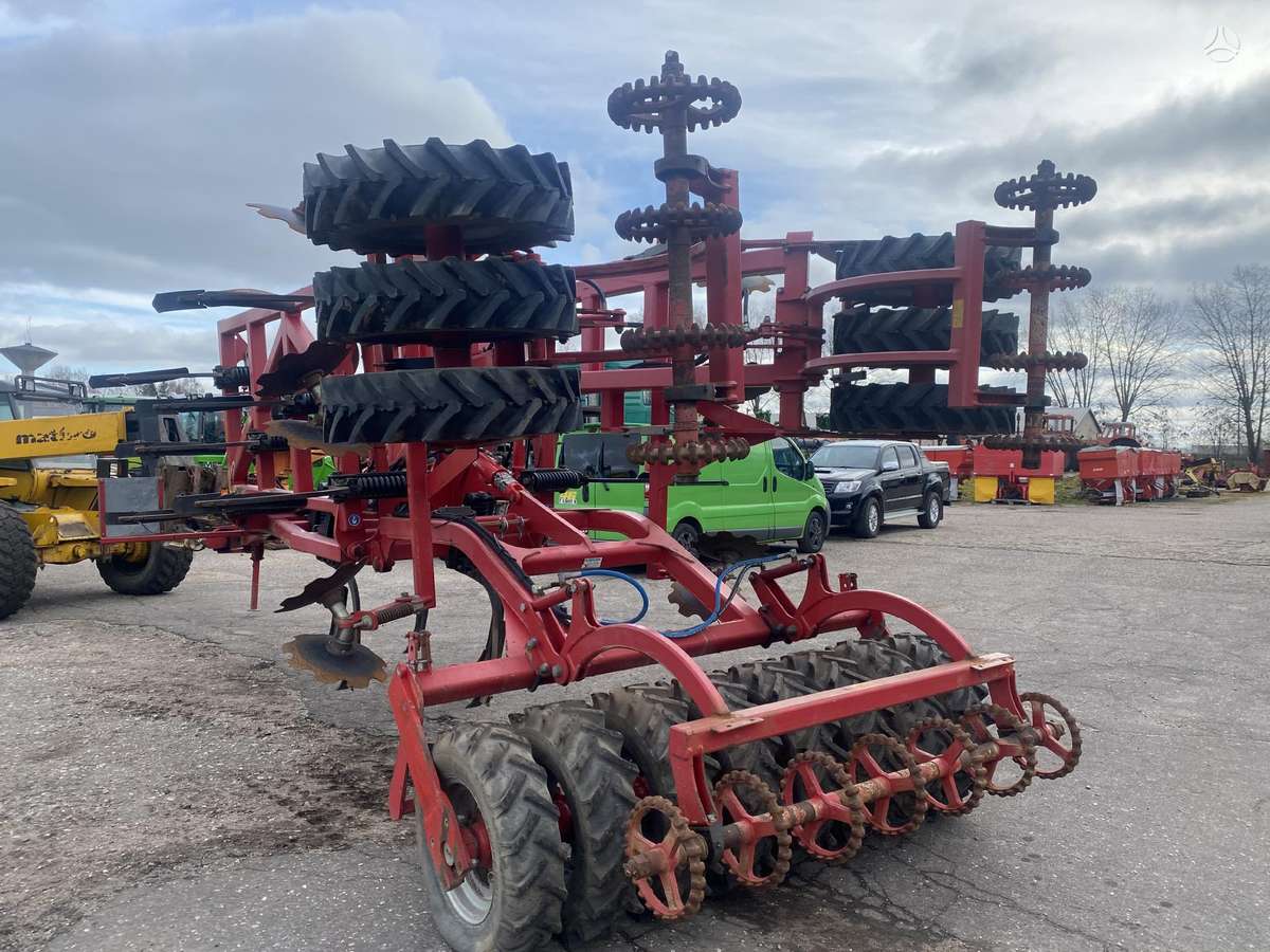 Horsch Tiger 4AS, scrapers, scrubbers