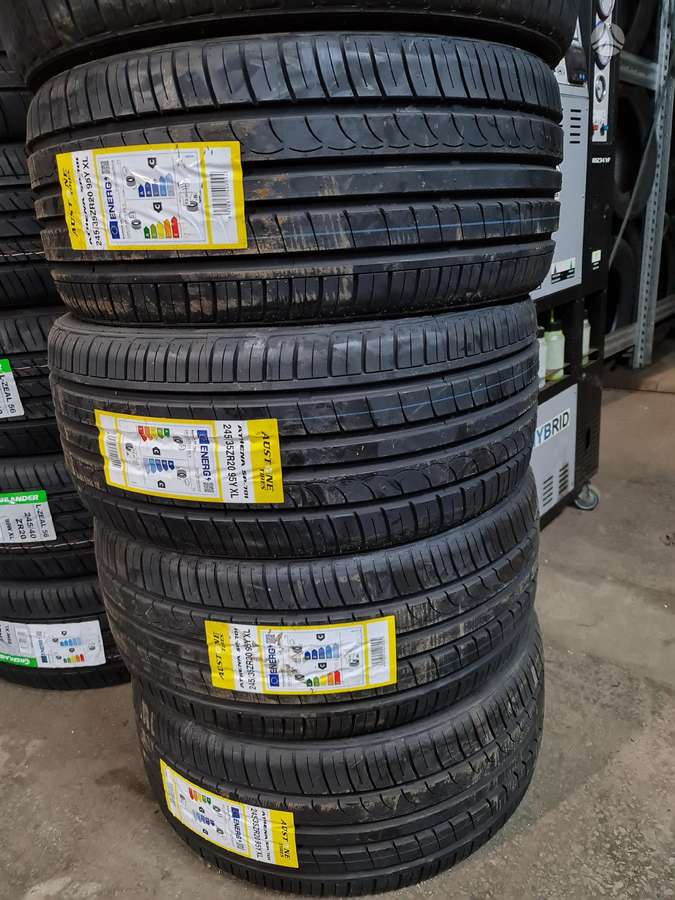 Austone, summer 245/35 R20