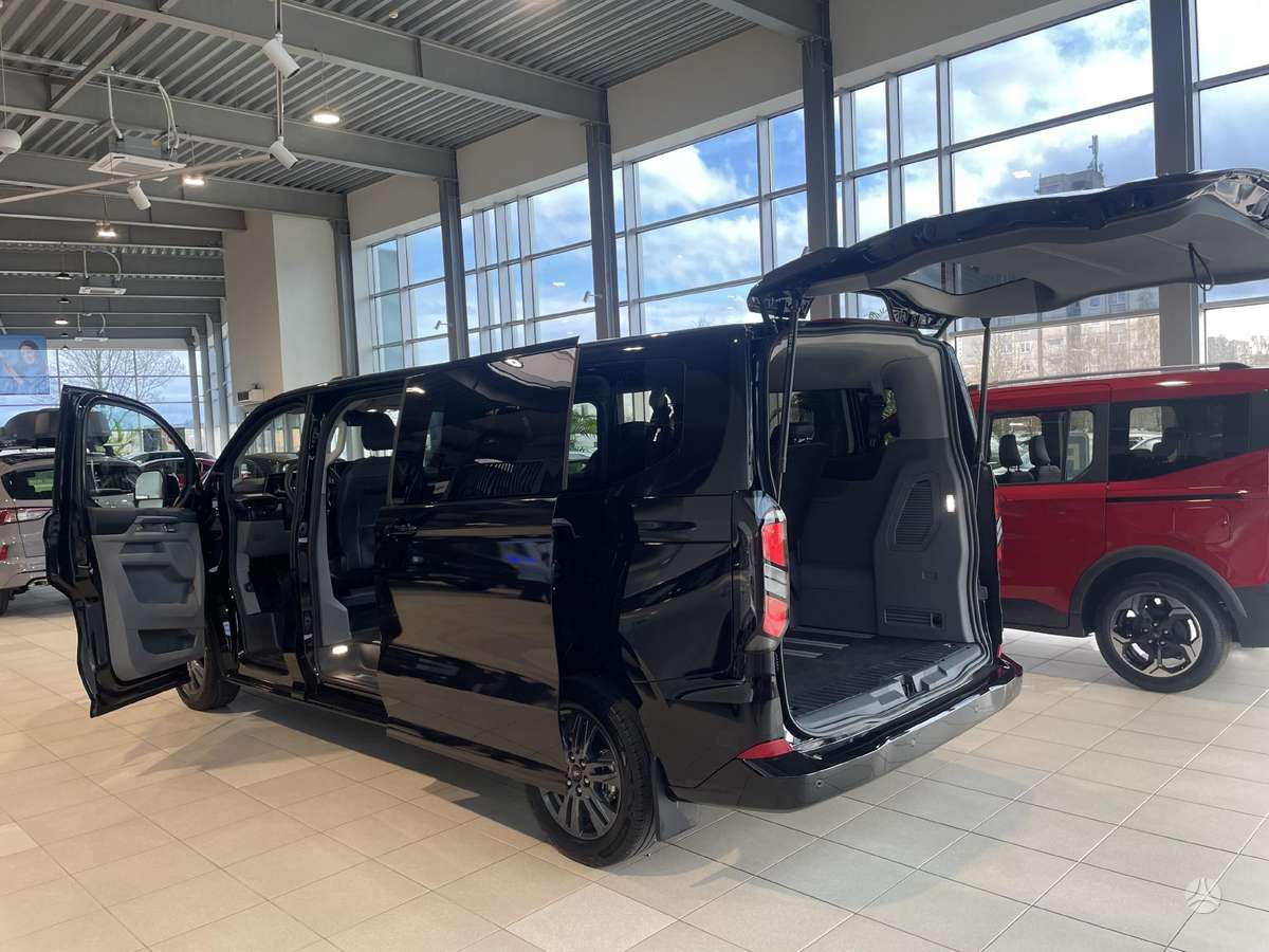 Ford Tourneo Custom, passenger minibus