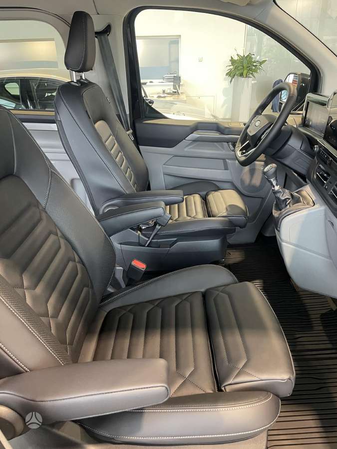 Ford Tourneo Custom, passenger minibus