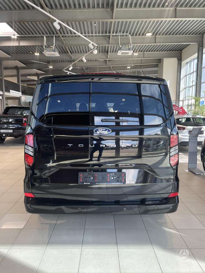 Ford Tourneo Custom, passenger minibus