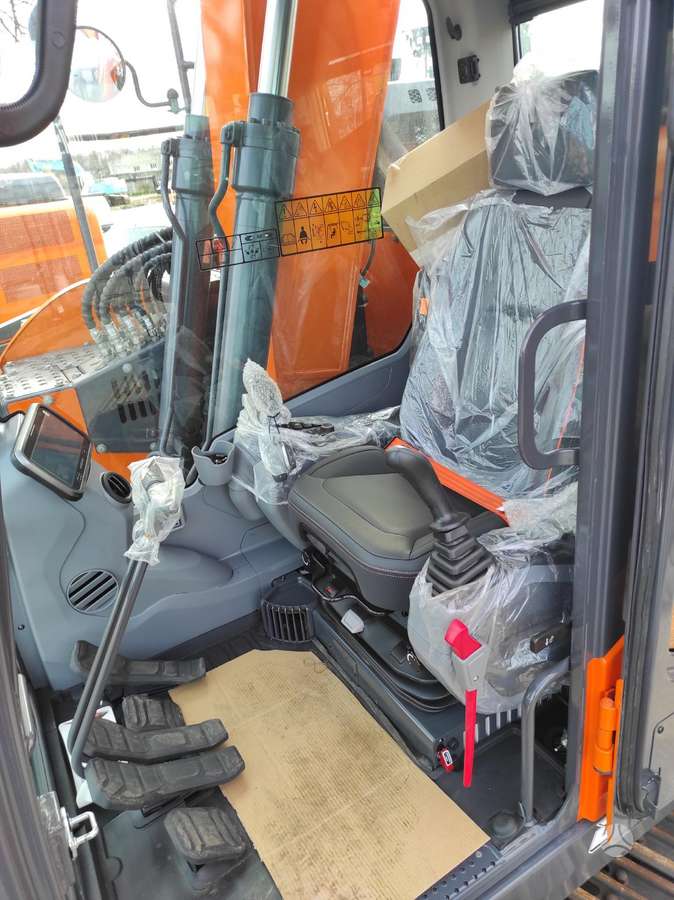 DEVELON DX140LCR-7, excavator