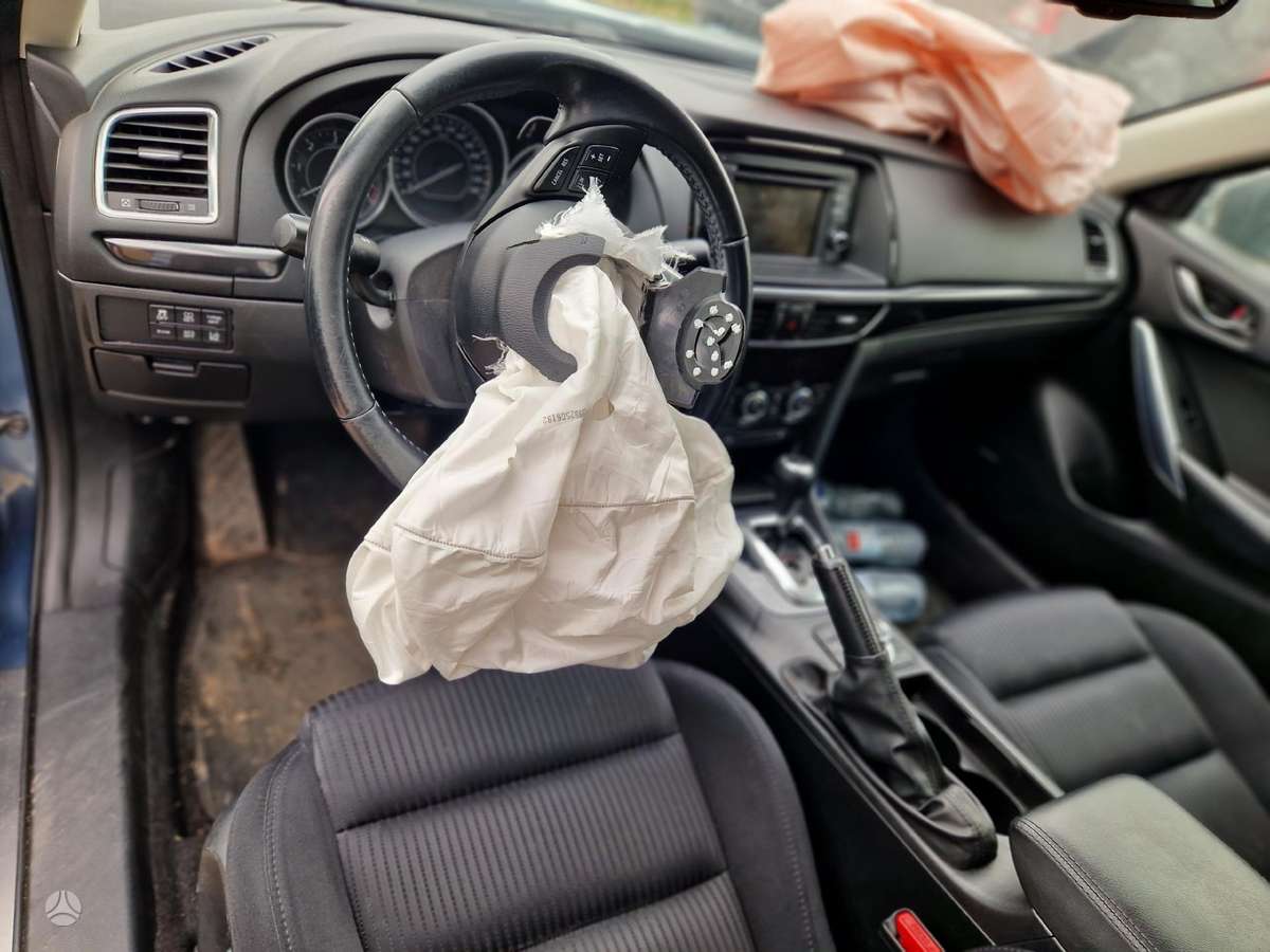 Mazda 6 dalimis