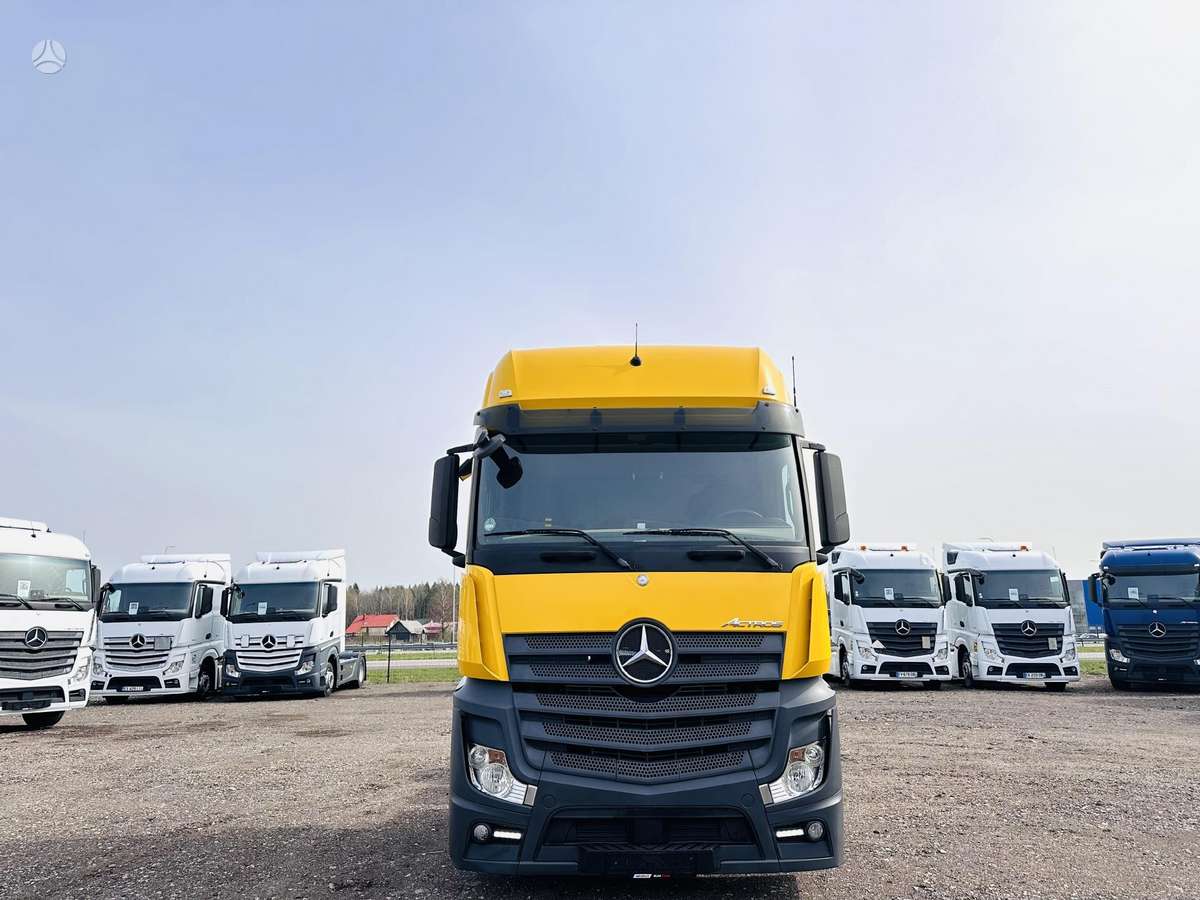 Mercedes-Benz 1842 Mega Giga Space Actros, double sleeper