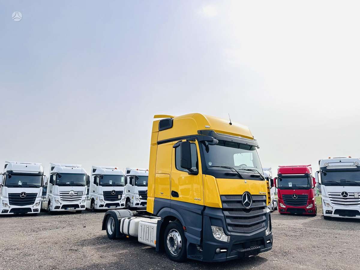 Mercedes-Benz 1842 Mega Giga Space Actros, double sleeper
