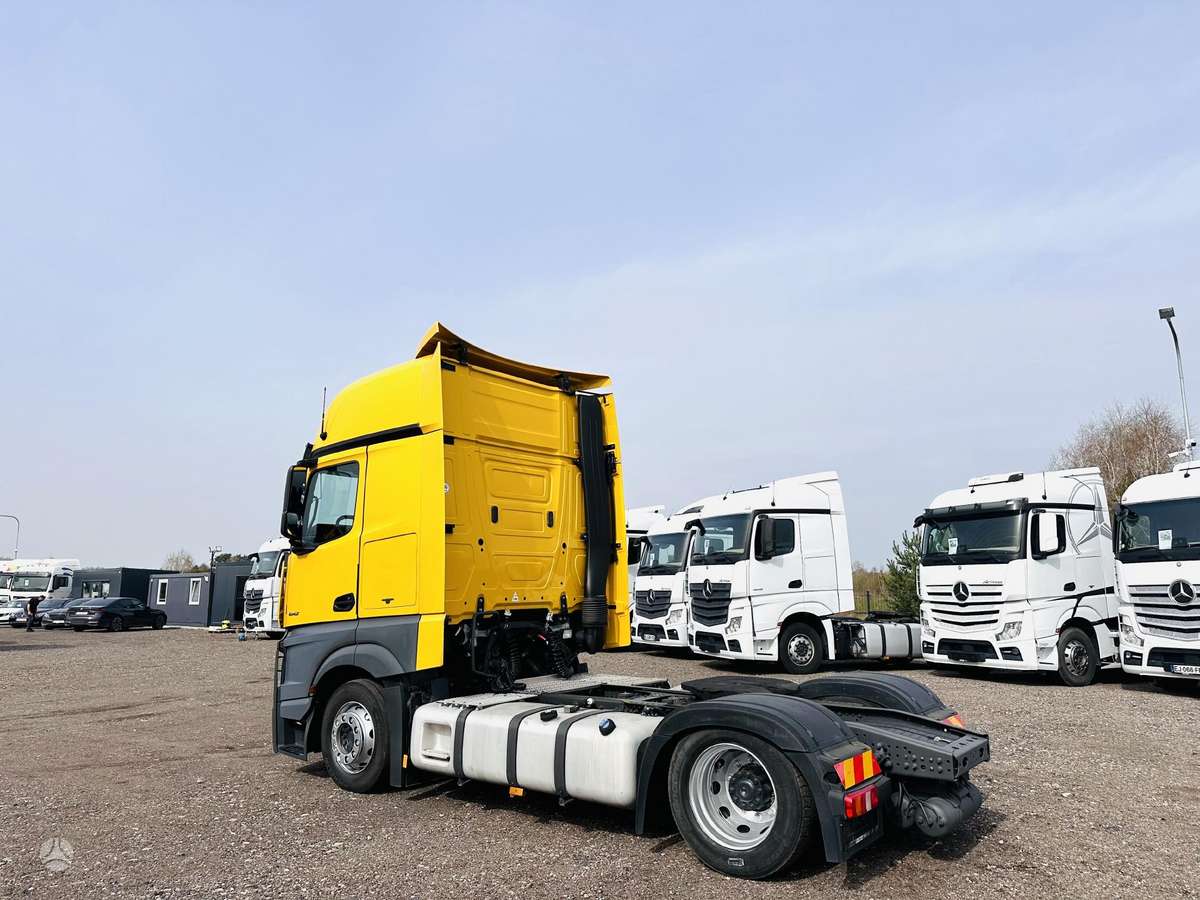 Mercedes-Benz 1842 Mega Giga Space Actros, double sleeper