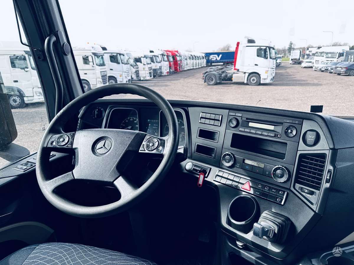 Mercedes-Benz 1842 Mega Giga Space Actros, double sleeper