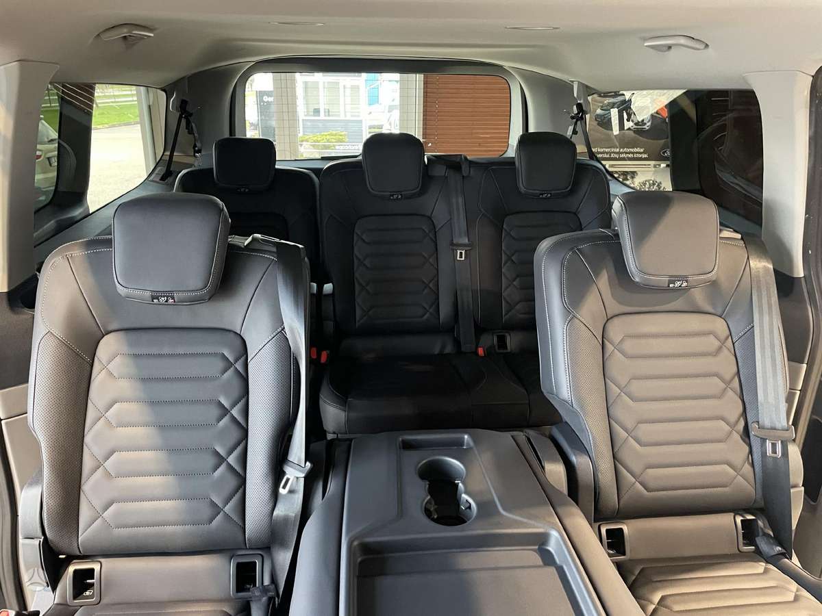 Ford Tourneo Custom, passenger minibus