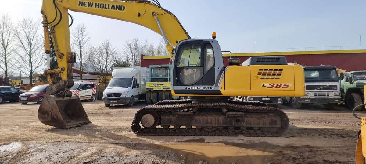 New Holland E 385, excavator