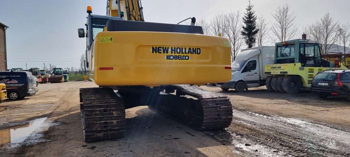New Holland E 385, excavator