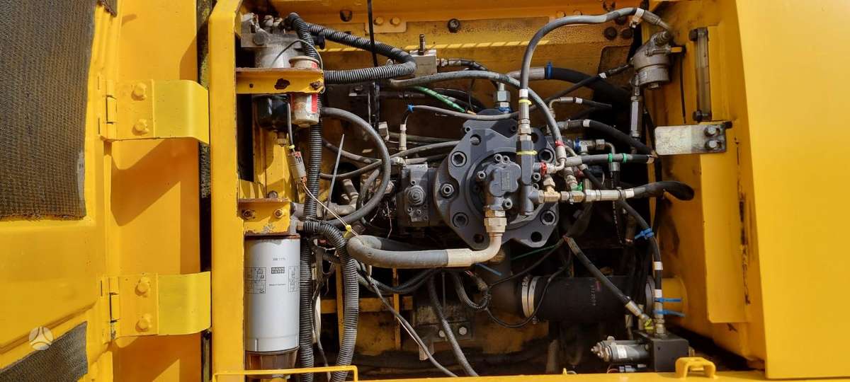 New Holland E 385, ekskavatoriai