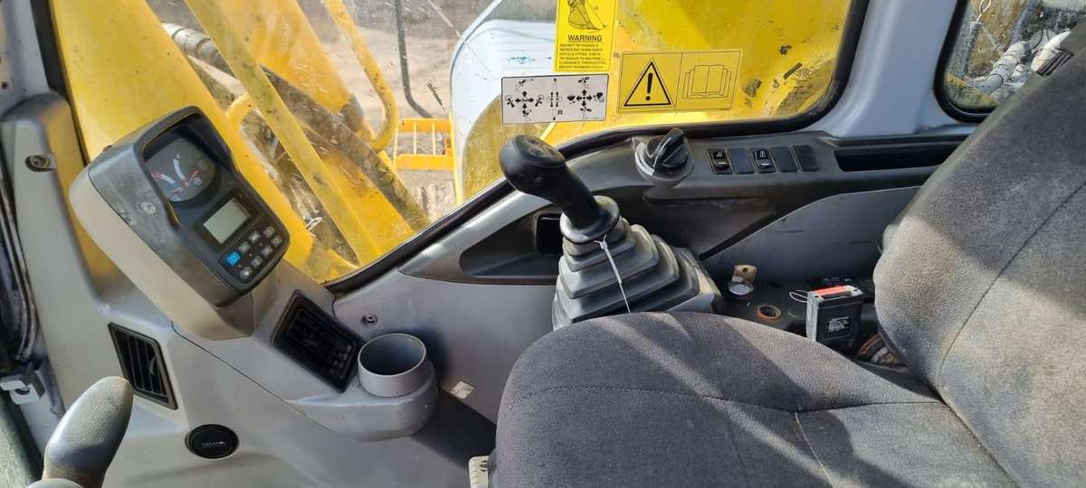New Holland E 385, экскаваторы