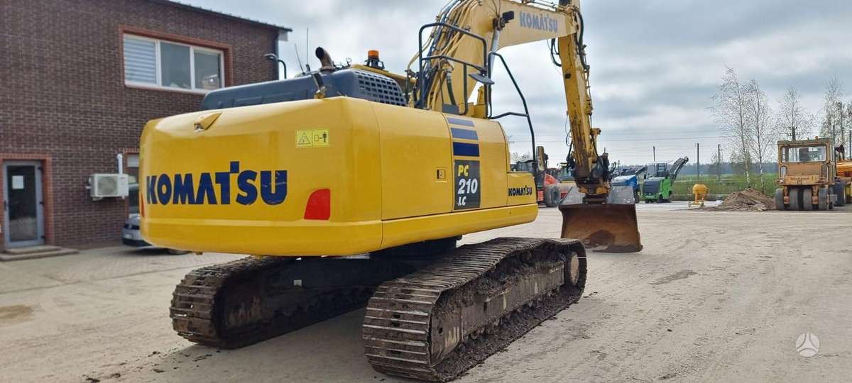 Komatsu PC210LC-10, ekskavatori