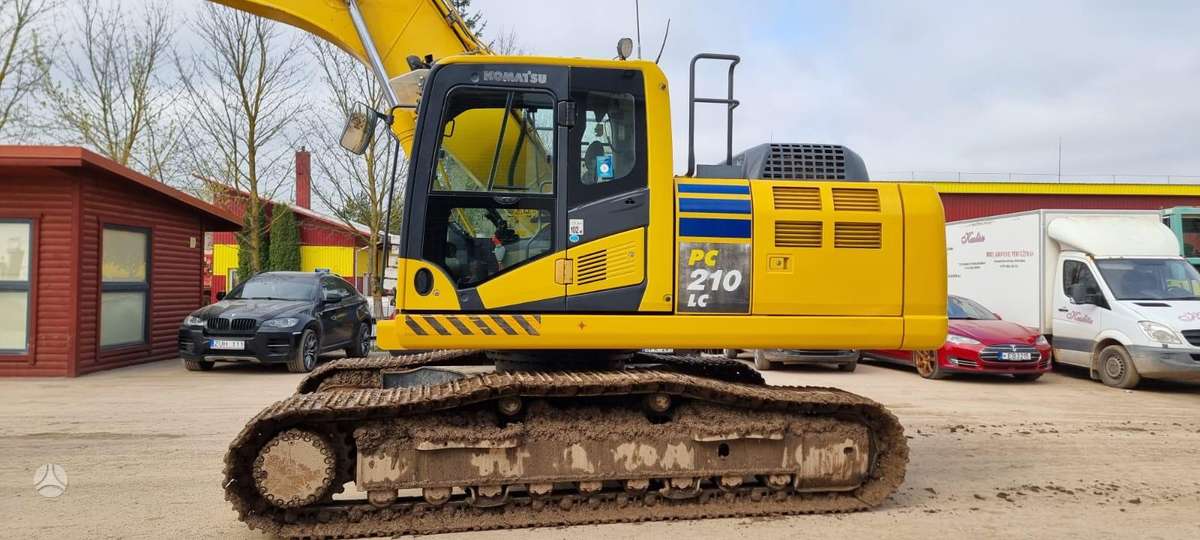 Komatsu PC210LC-10, ekskavatori