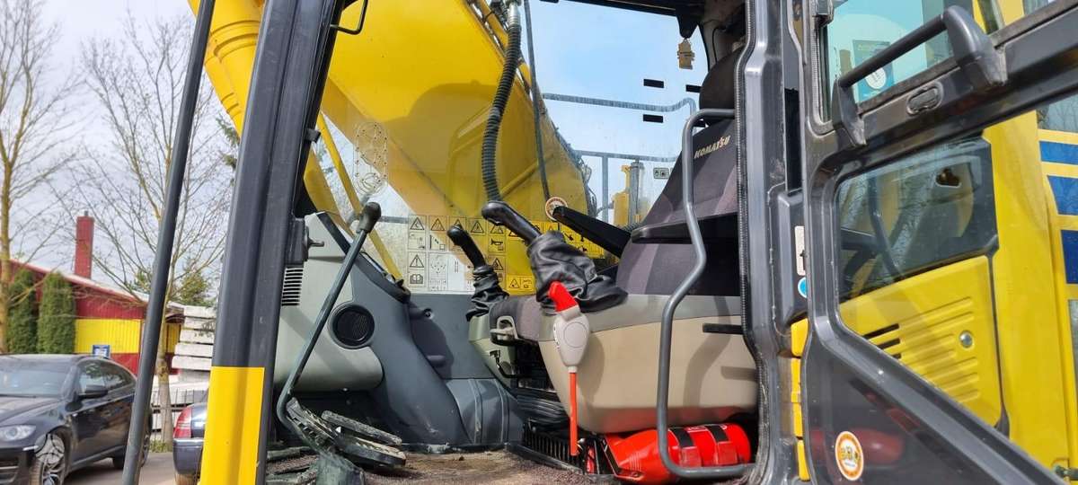 Komatsu PC210LC-10, ekskavatori