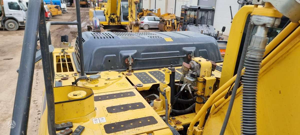 Komatsu PC210LC-10, ekskavatori