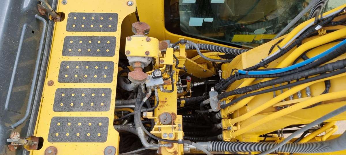 Komatsu PC210LC-10, ekskavatori