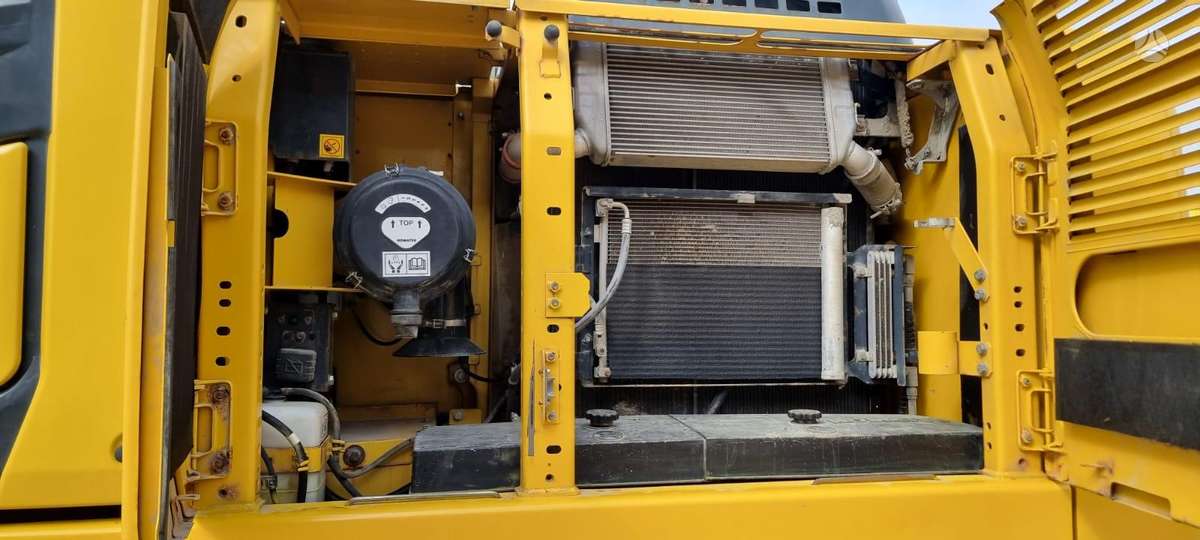 Komatsu PC210LC-10, ekskavatori