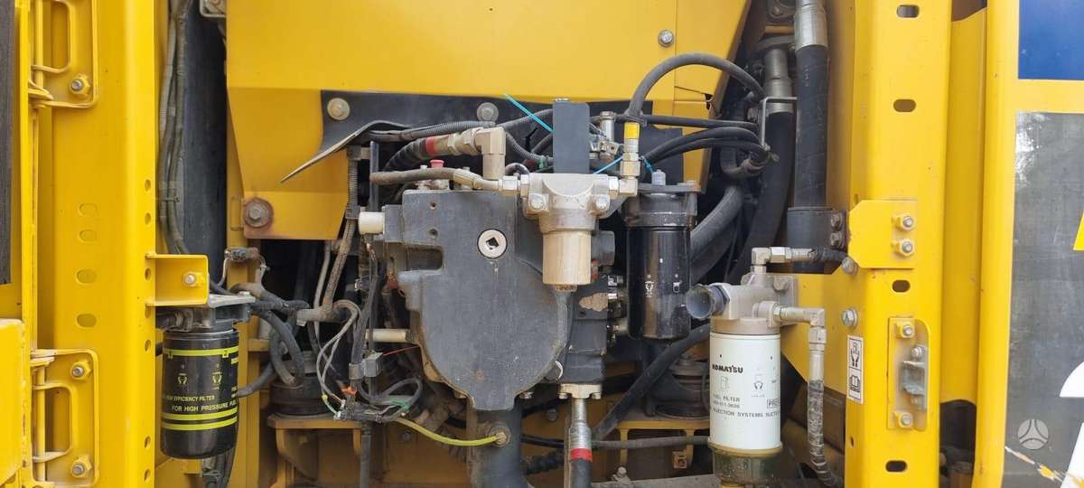 Komatsu PC210LC-10, ekskavatori