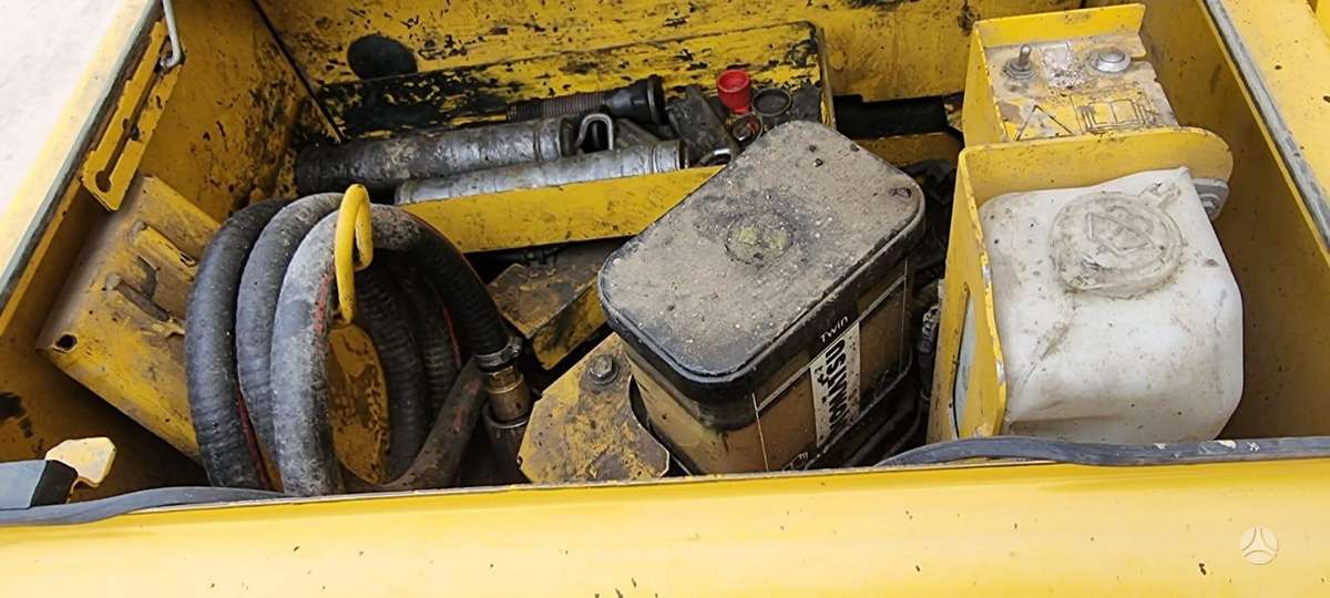 Komatsu PC210LC-10, ekskavatori