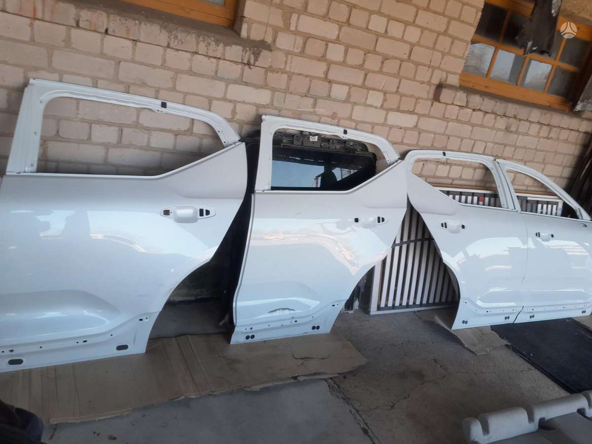 Volvo XC40 dalimis. 180eu