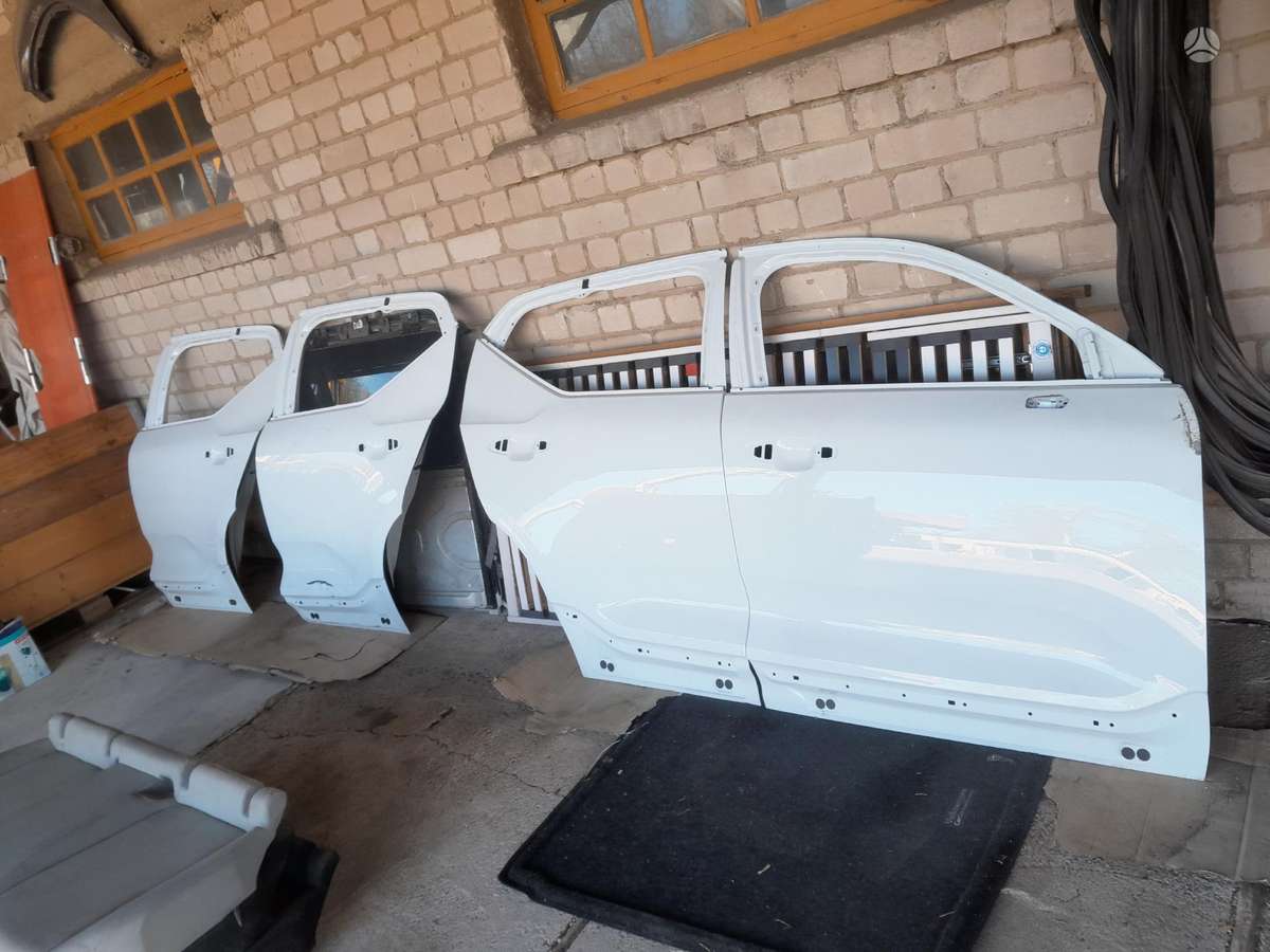 Volvo XC40 dalimis. 180eu